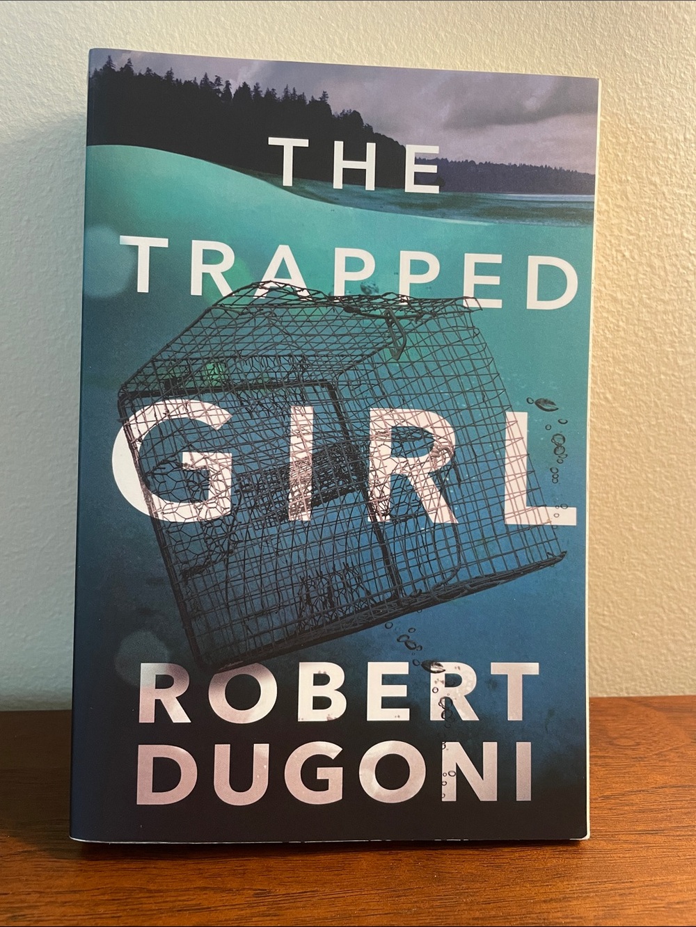 Robert Dugoni The Trapped Girl Paperback Book